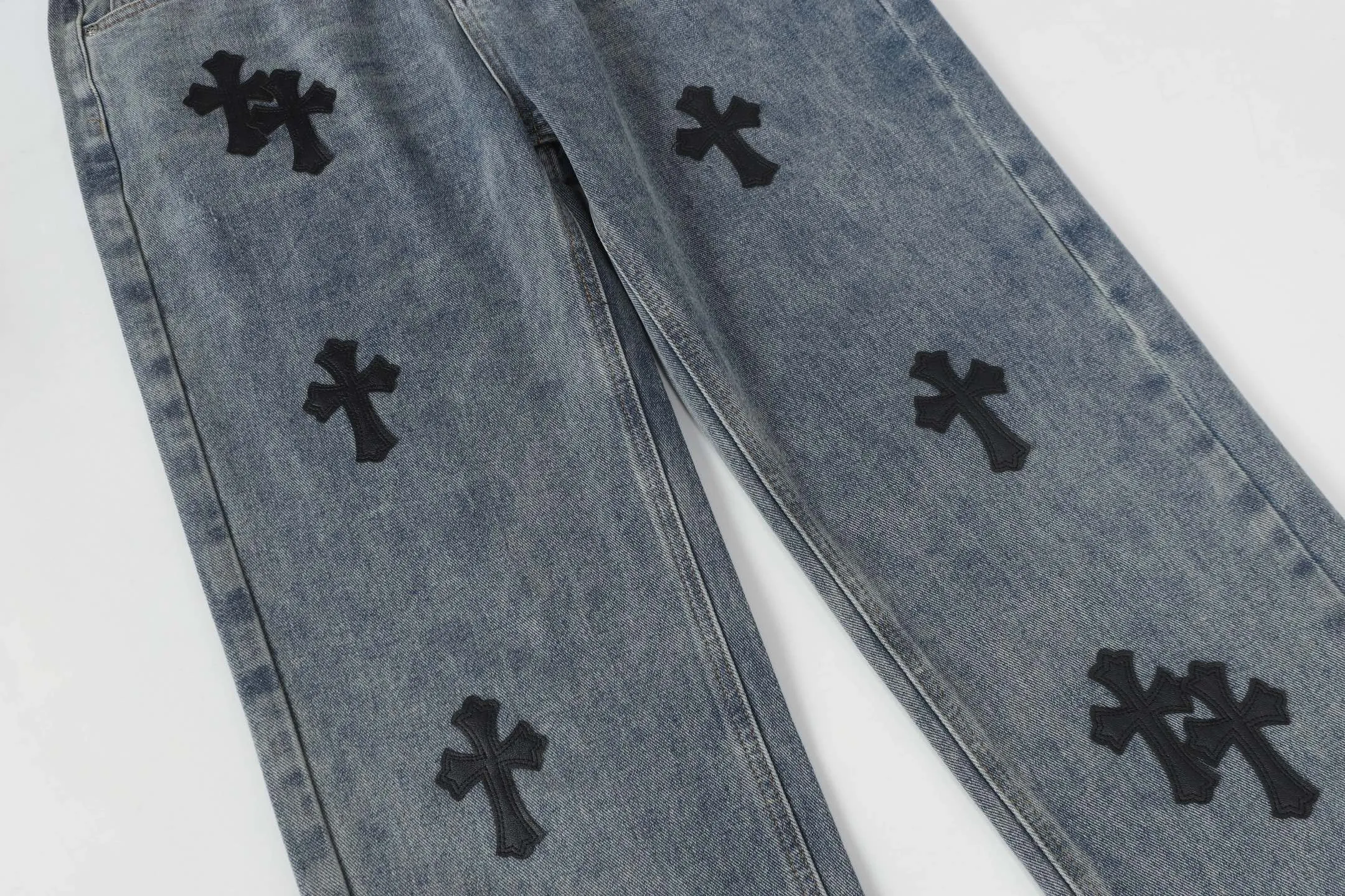 P260 Cross-border model, please do not place an order if you are pursuing quality - Chrome Hearts/Chrome Hearts Cross ✝️ Inlaid embroidered washed jeans, trousers and casual pants - High weight, high density and high quality. The wool is soft, delicate and skin-friendly. It feels soft and silky. It has excellent warmth and skin-friendly properties. - Customized weaving and dyeing, no color difference. No matter the fabric or workmanship details, it beats the ordinary version on the market - Hardware zipper accessories are all customized, full of details -Colour: washed blue -Size: 28 30 32 34 36
